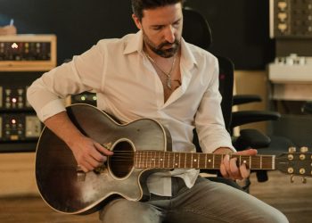 Azier presenta “Luz de Fondo”, antesala de su próximo disco