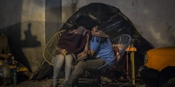 Madres de bebés prematuros enfrentan gastos y carencias