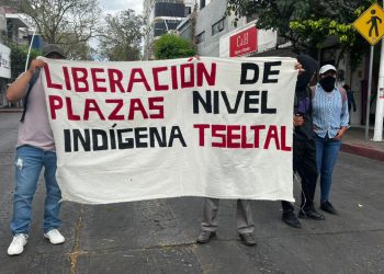 Normalistas paralizan Tuxtla por transparencia en plazas