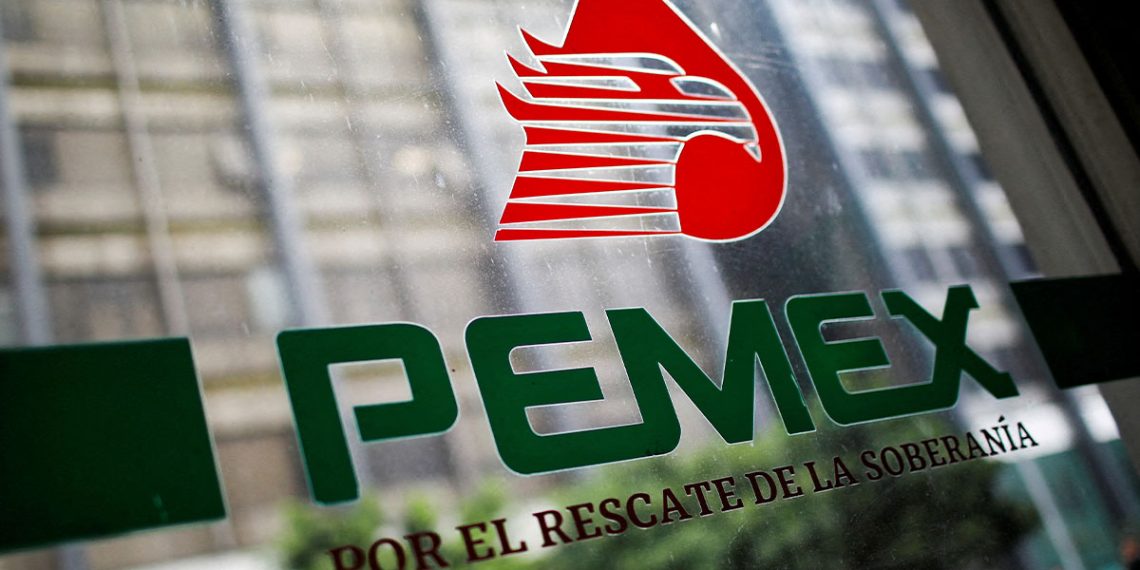 Pemex reporta su nivel de deuda más bajo en una década