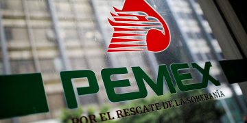 Pemex reporta su nivel de deuda más bajo en una década