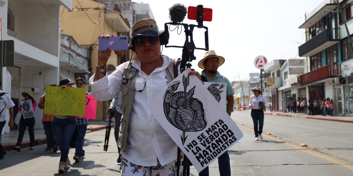 Periodismo femenino desafía hostigamiento y precariedad