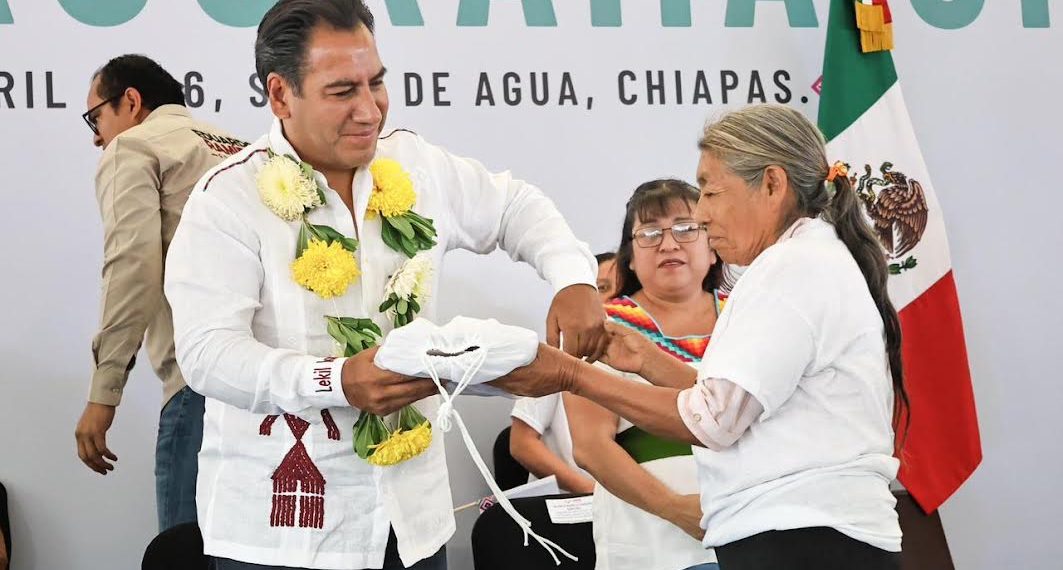 ERA impulsa alfabetización en Salto de Agua con entrega