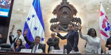 Congreso de Honduras destituye a funcionarios de izquierda