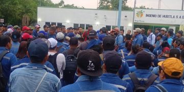 Protestan en Huixtla por utilidades no pagadas