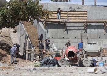 Prevalecen contratos sin competencia en el estado