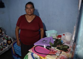 La falta de apoyo complica labor de parteras indígenas