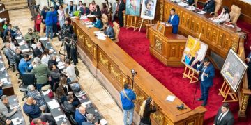 Venezuela aprueba ley minera favorable a inversión privada