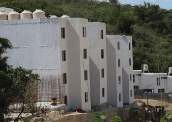 Cuestionan viviendas del Bienestar en Tuxtla