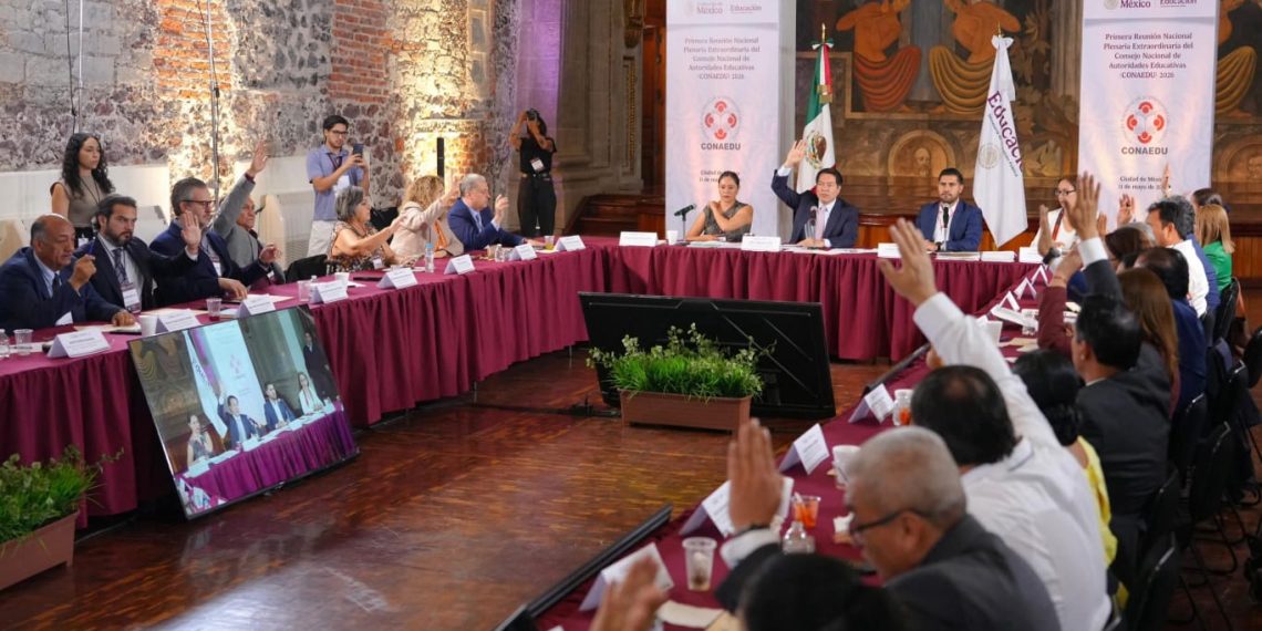 ERA destaca el compromiso de Mario Delgado con la educación