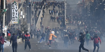 Disturbios en masiva marcha contra el Gobierno de Bolivia