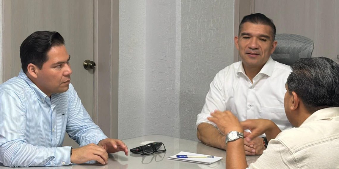 Luis Avendaño se reúne con líder del Consejo Estatal de Notario