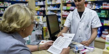 Eliminarían IVA a medicinas de los mayores de 60 años