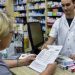 Eliminarían IVA a medicinas de los mayores de 60 años