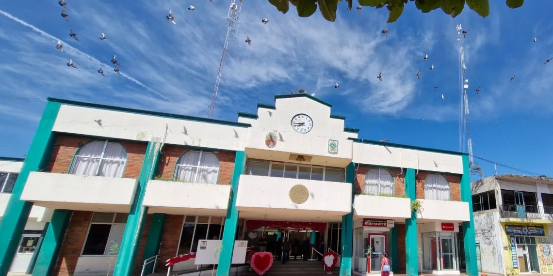 Crece molestia contra edil de Villa Comaltitlán